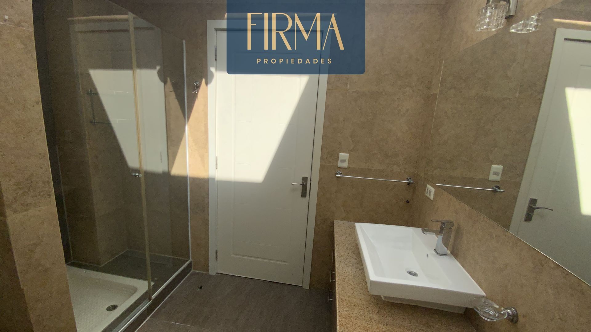 Casa en Achumani en La Paz 3 dormitorios 4 baños 3 parqueos Foto 7