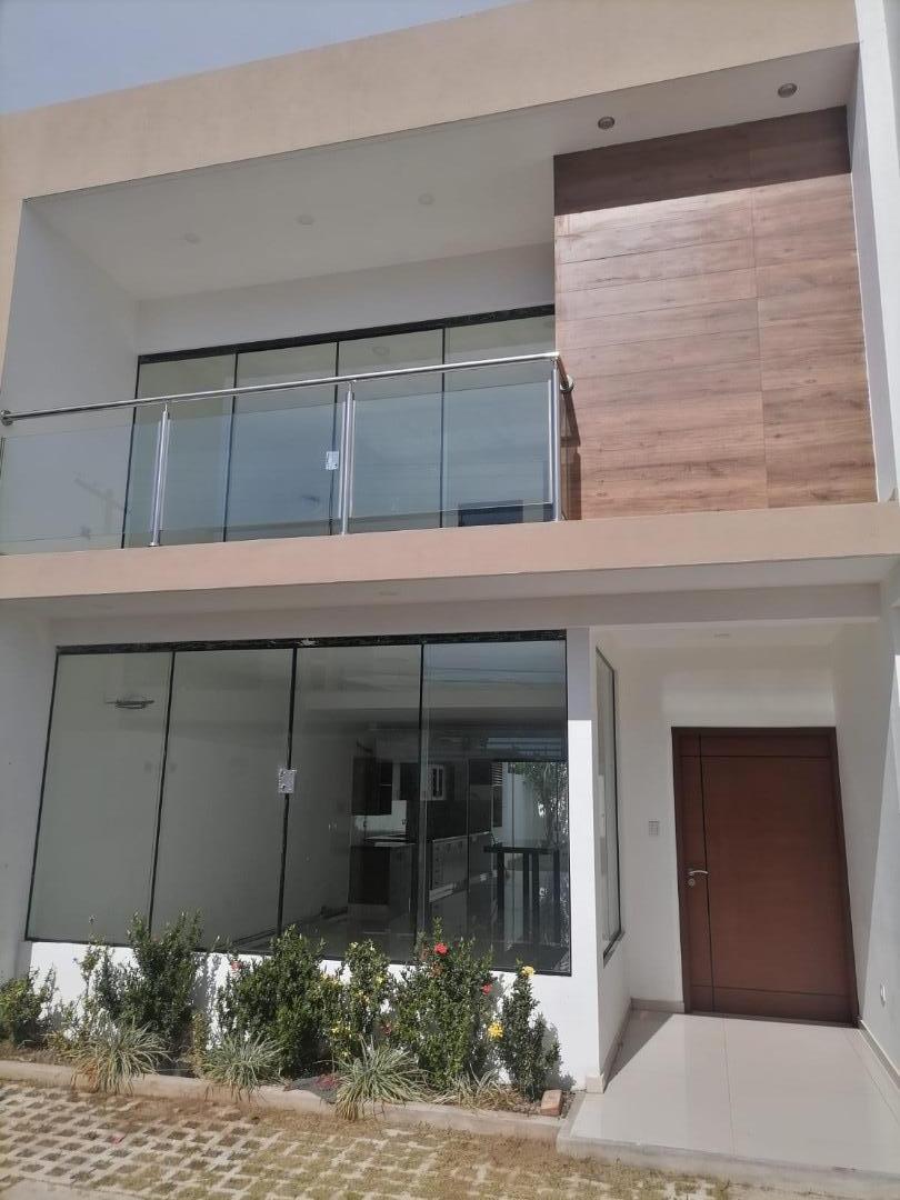 Casa en VentaCALLE FCO BERNACHI  entre Av. Centenario y Av. Roca Coronado 3 dormitorios 3 baños 2 parqueos Foto 14