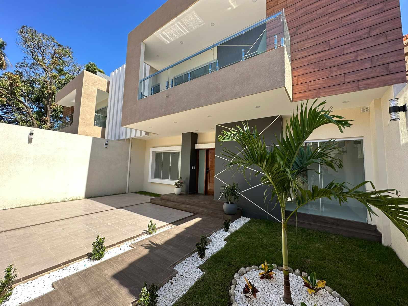 Casa en VentaSANTOS DUMONT ENTRE 3ER Y 4TO ANILLO 4 dormitorios 5 baños 2 parqueos Foto 4