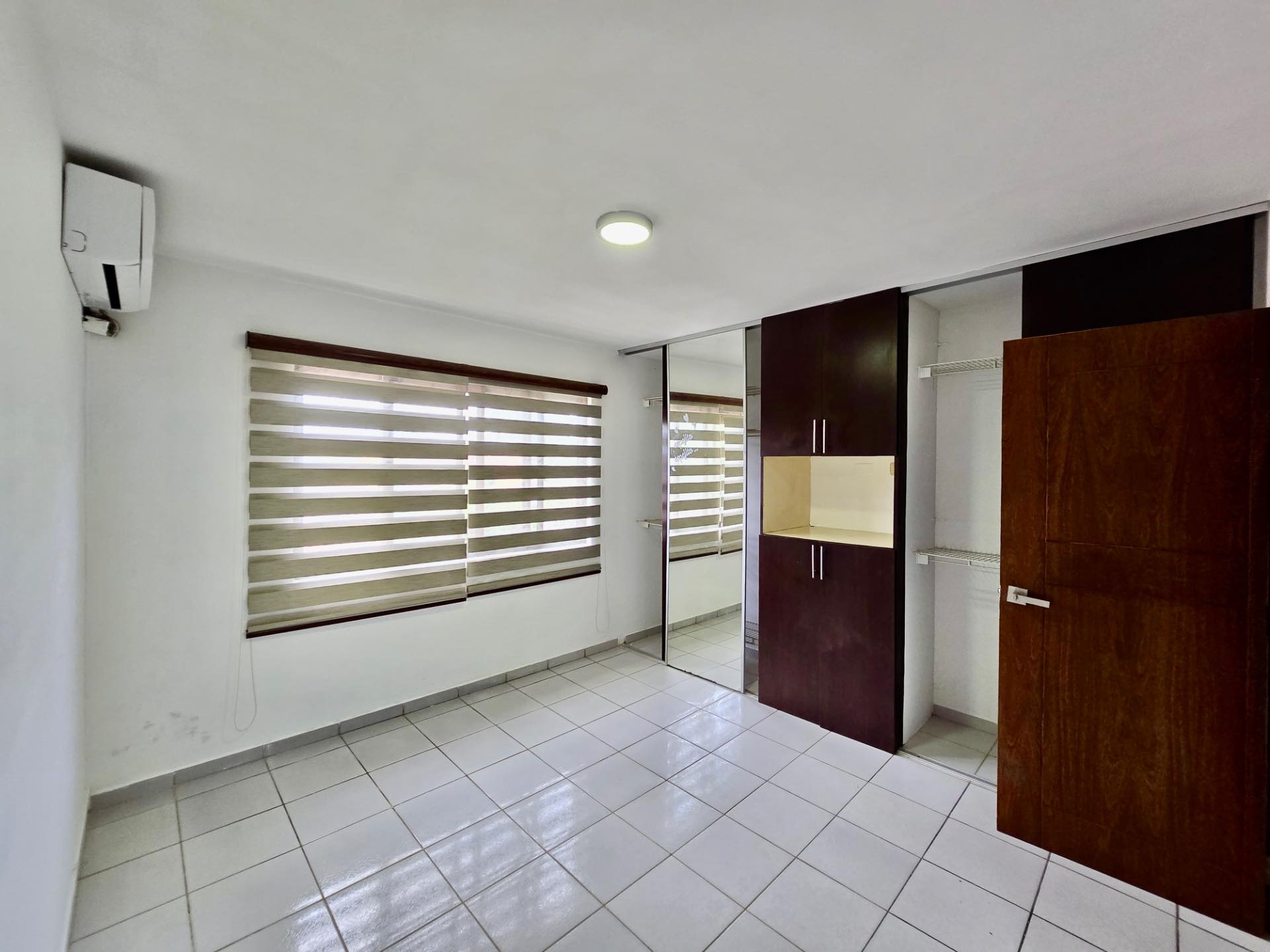 Departamento en Entre 2do y 3er anillo Oeste en Santa Cruz de la Sierra 3 dormitorios 3 baños 1 parqueos Foto 12