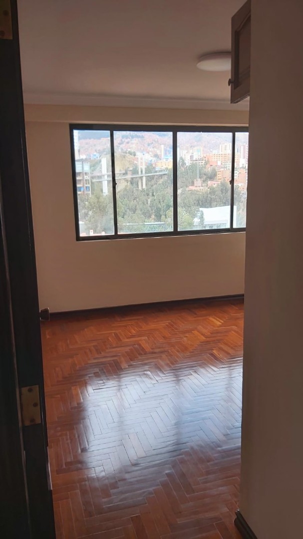 Departamento en VentaAVENIDA ARCE  -  SE ACEPTA EL 50% DEL PAGO EN BOLIVIANOS  Foto 11