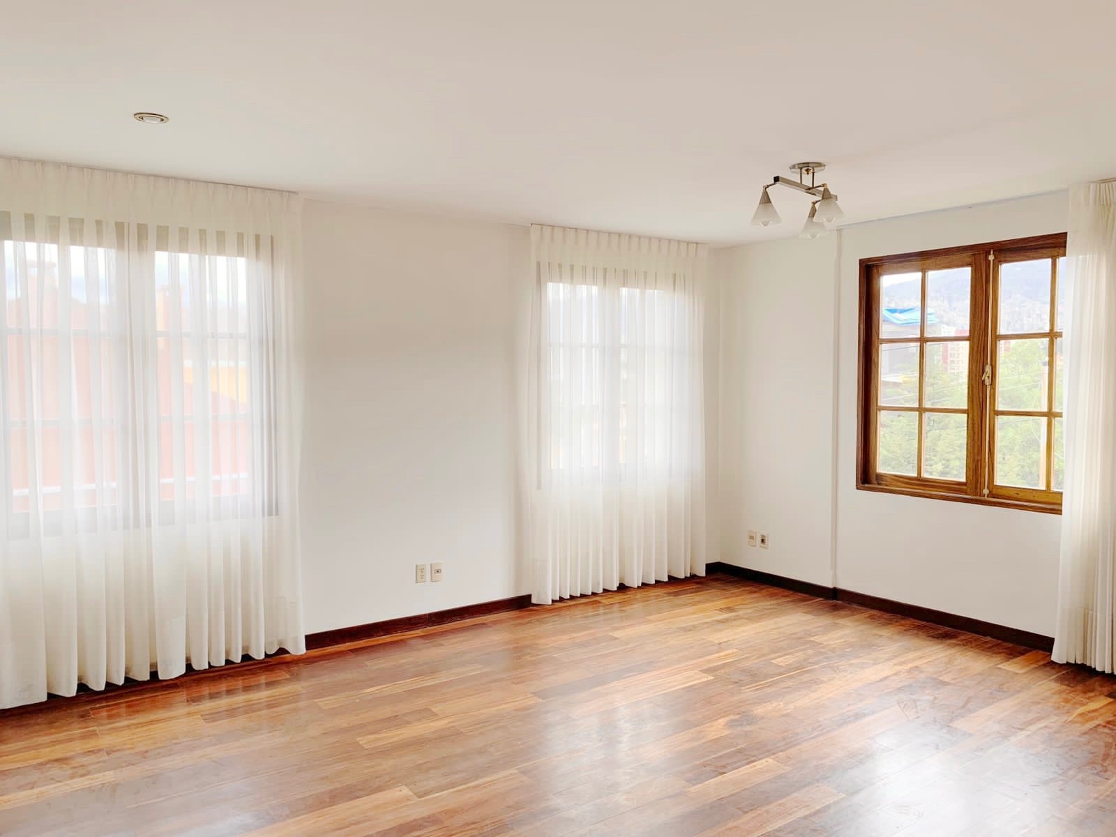 Casa en Auquisamaña en La Paz 3 dormitorios 4 baños 3 parqueos Foto 23