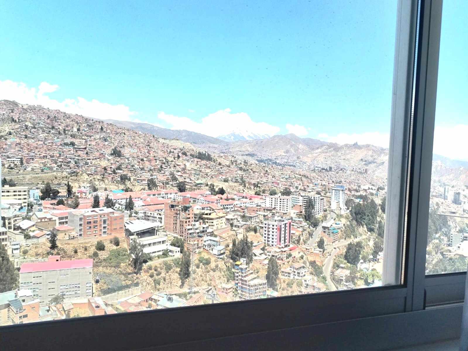 Departamento en AlquilerAVENIDA ARCE   -    LA PAZ  3 dormitorios 4 baños 1 parqueos Foto 12