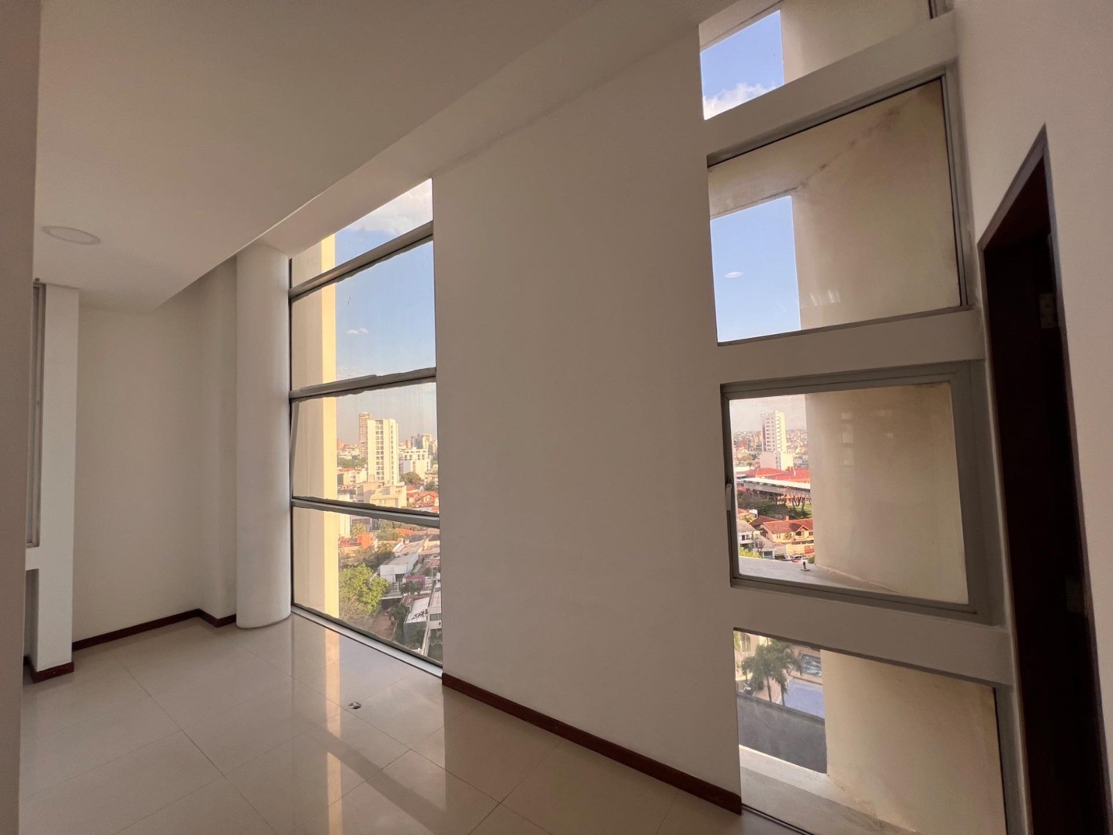 En Alquiler a $us 1,221 Foto 3