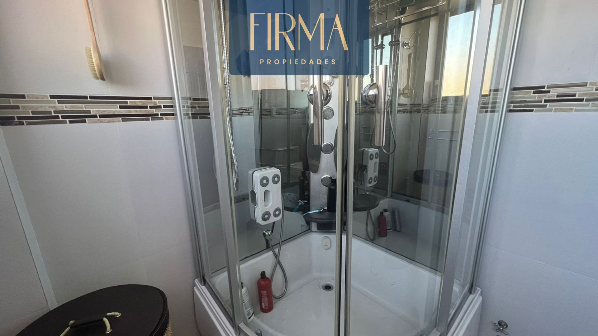 Casa en VentaCOMPRA ESTA CASA EN MALLASILLA 4 dormitorios 6 baños 2 parqueos Foto 11