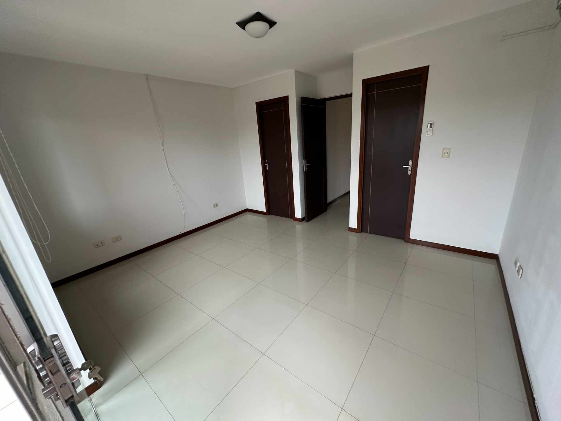 Casa en VentaCondominio Matisse. Av. Canal Pedro Vélez y Octavo Anillo, Zona Remanso.  3 dormitorios 3 baños 2 parqueos Foto 13