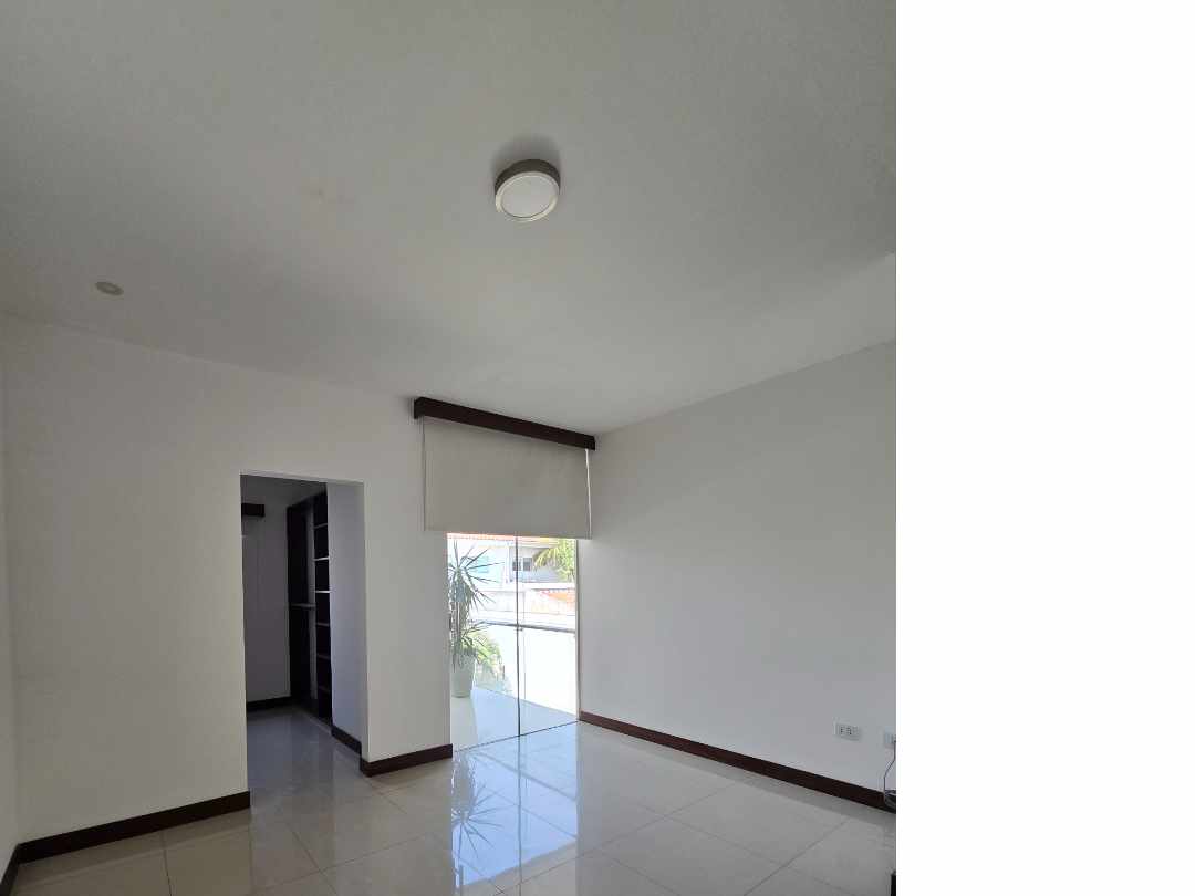 Casa en Entre 8vo y 9no anillo Norte en Santa Cruz de la Sierra 3 dormitorios 4 baños 3 parqueos Foto 29