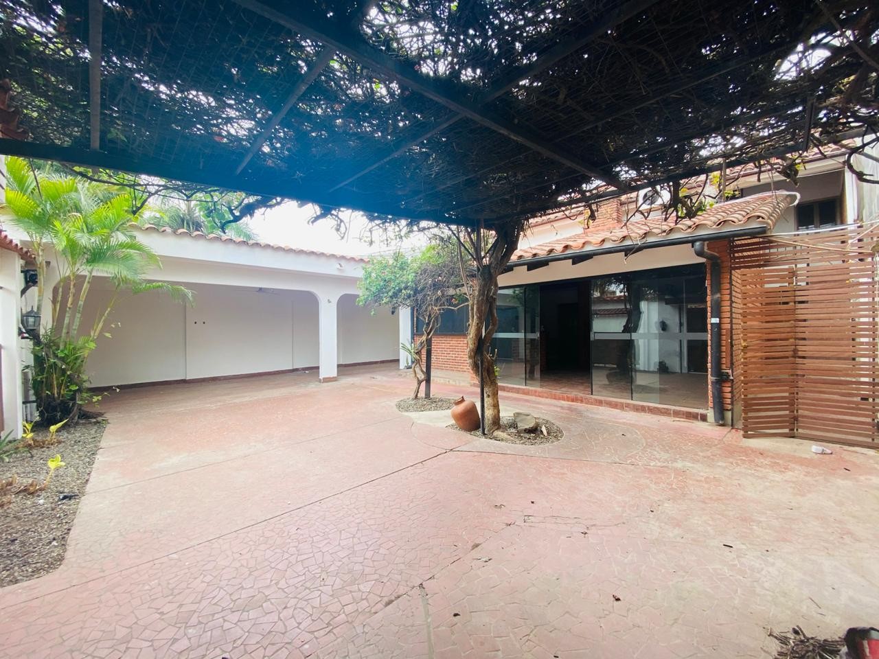 Casa en Sirari en Santa Cruz de la Sierra 5 dormitorios 4 baños 1 parqueos Foto 5