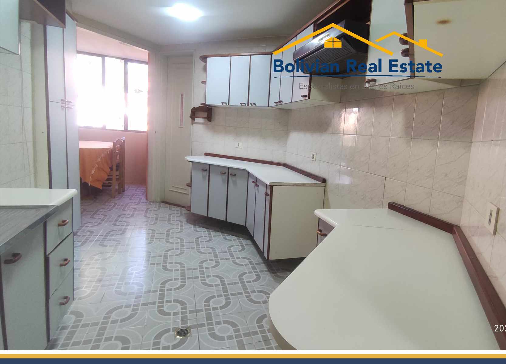 Departamento en Cota Cota en La Paz 3 dormitorios 3 baños 1 parqueos Foto 4