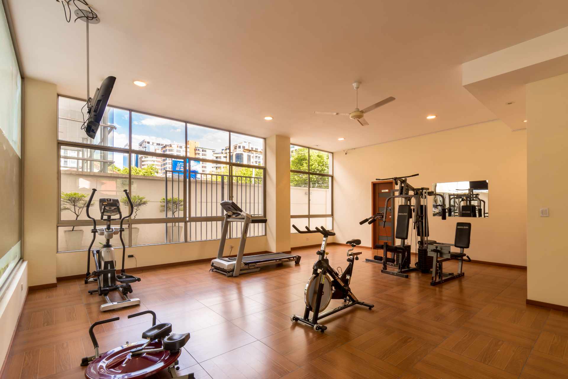 Departamento en VentaEdificio Palma Real sobre Av. América y Av. Santa Cruz - Zona Norte 2 dormitorios 2 baños 1 parqueos Foto 11