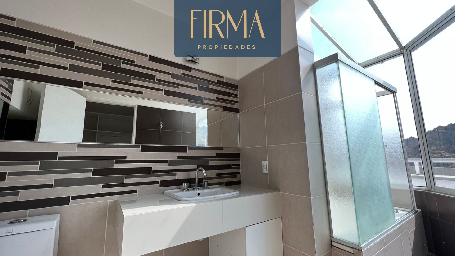 Departamento en Achumani en La Paz 3 dormitorios 5 baños 3 parqueos Foto 13