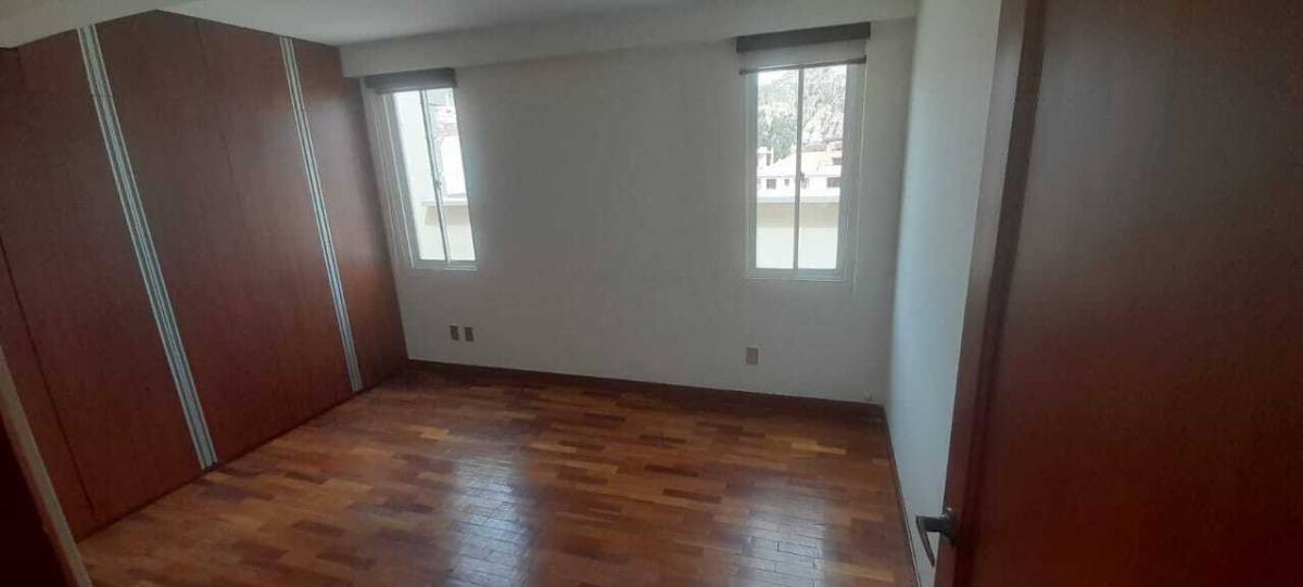 Departamento en VentaACHUMANI, CALLE 32 3 dormitorios 4 baños 1 parqueos Foto 8