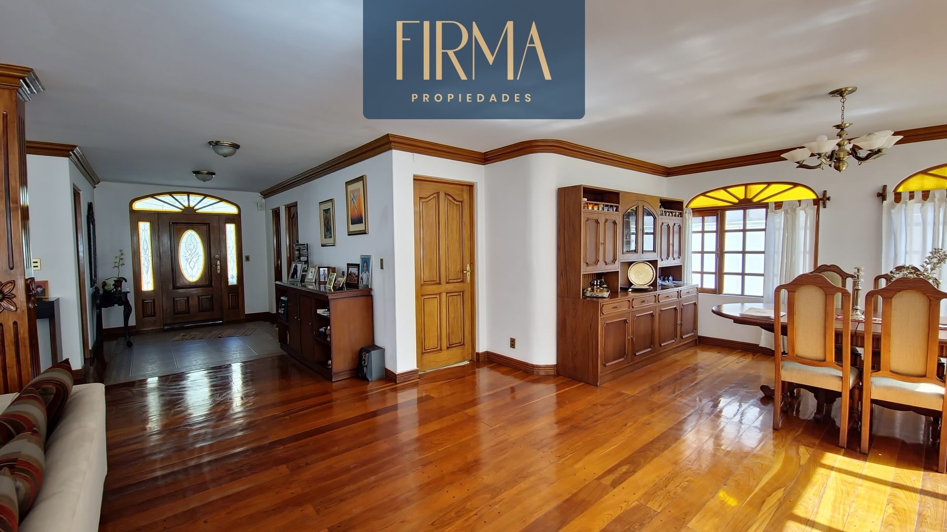 Casa en VentaCASA EN VENTA, ACHUMANI, COND, PRIVADO 5 dormitorios 5 baños 2 parqueos Foto 7