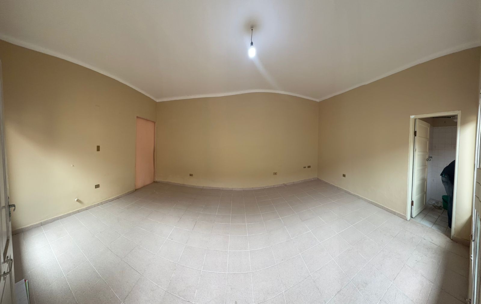 Casa en AlquilerAv. Beni, 3 er aniilo,  Universidad Domindo Sabio 10 dormitorios 6 baños 4 parqueos Foto 2