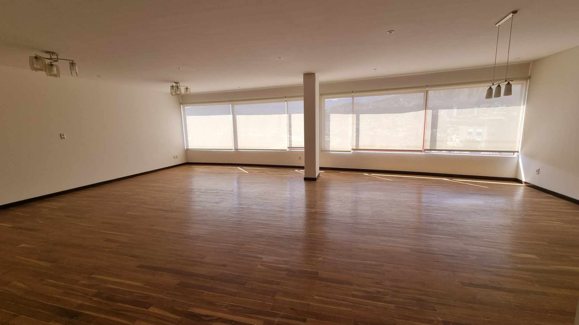 Departamento en AlquilerCalacoto. Av, Fuerza Naval No. 30 esquina 24. B 3 dormitorios 4 baños 2 parqueos Foto 1