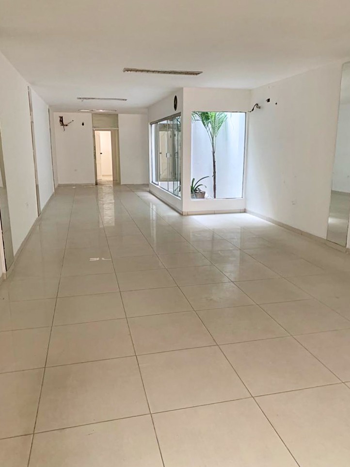 Local comercial en VentaJuan de Garay Av. Velarde Diagonal Starbucks  3 baños  Foto 5