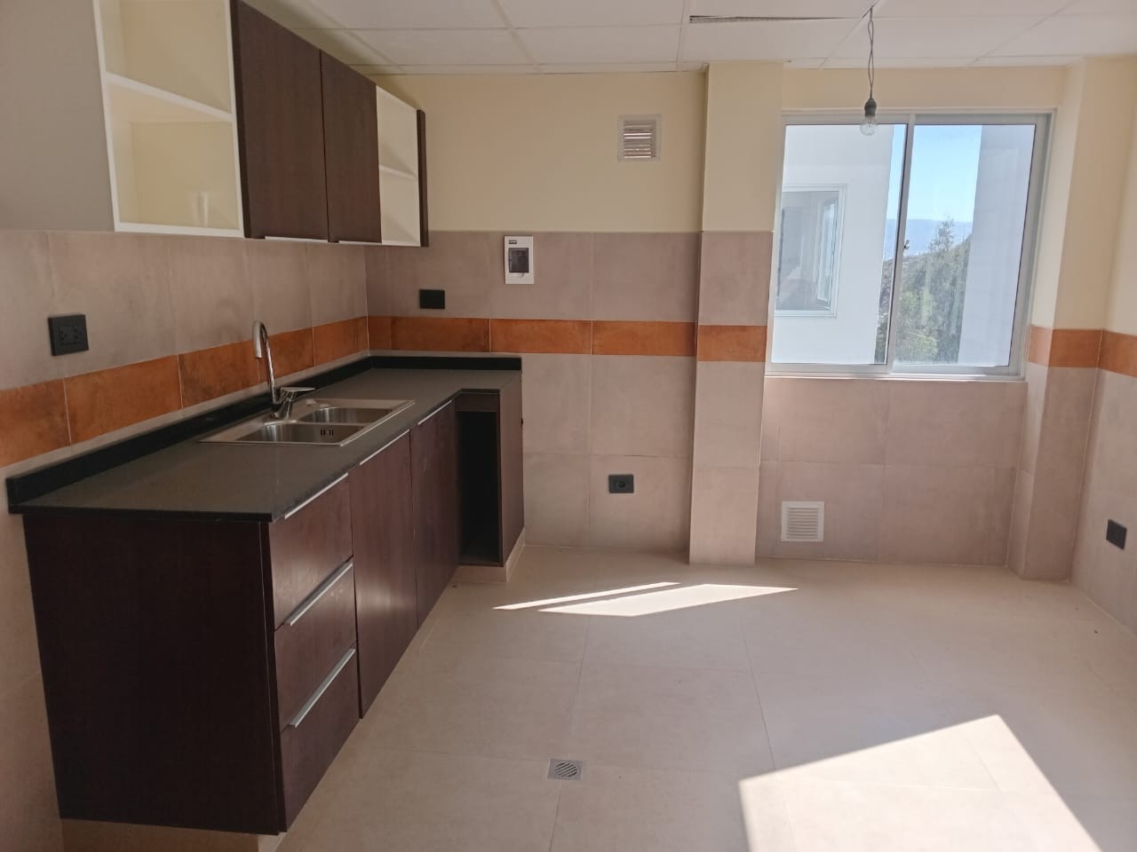 Departamento en AlquilerAchumani, Condominio la lomas del sol Foto 2