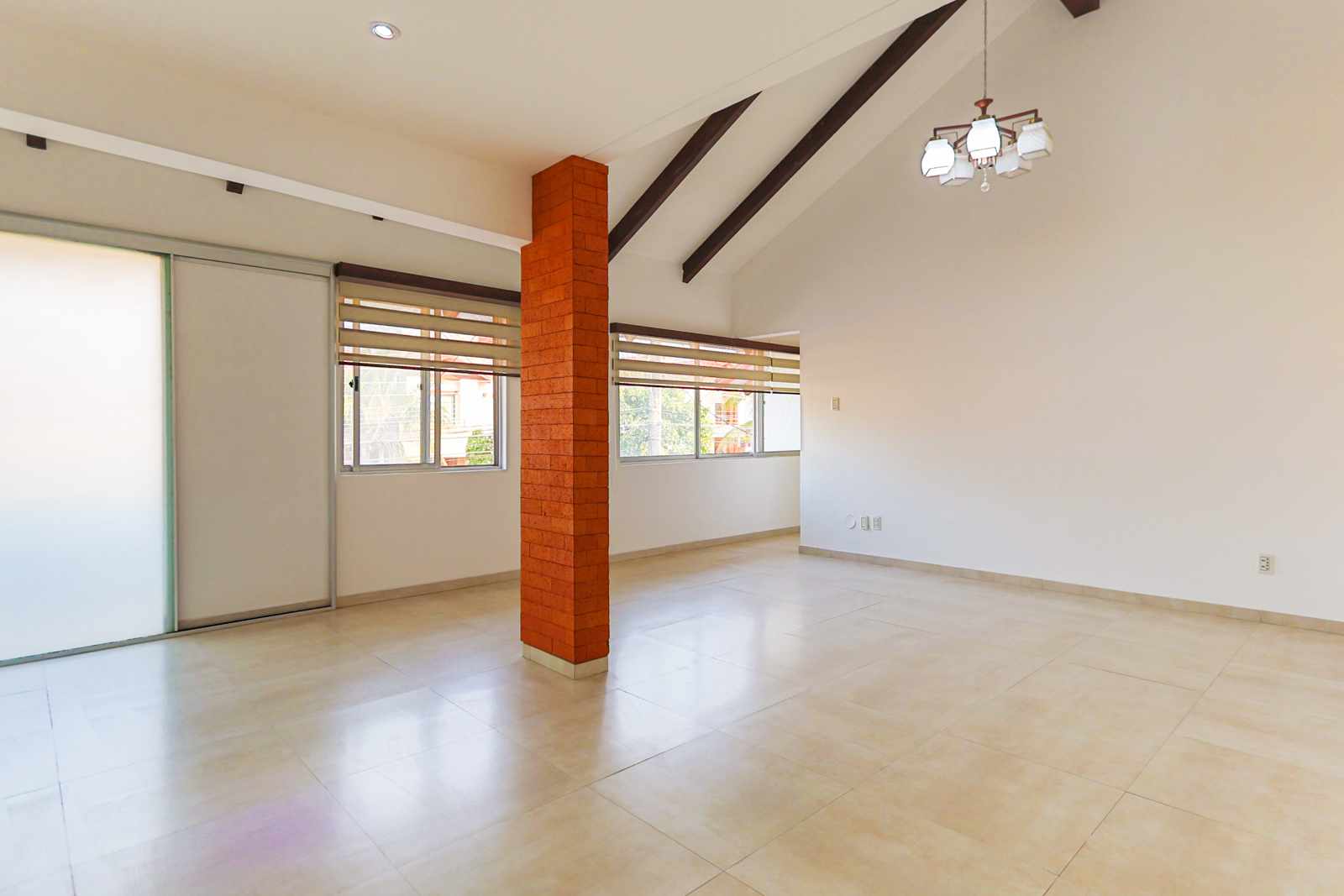 Casa en AlquilerZona Norte, 6to Anillo condominio Ciudad Jardin  4 dormitorios 4 baños 3 parqueos Foto 6