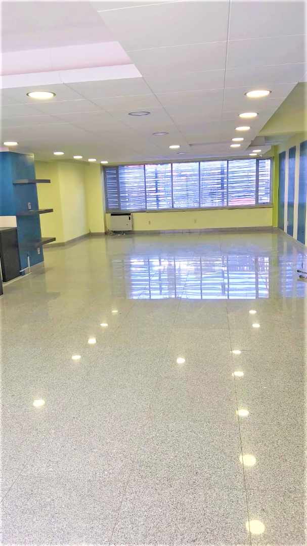 Local comercial LOCAL COMERCIAL - DA A LA CALLE  Foto 1