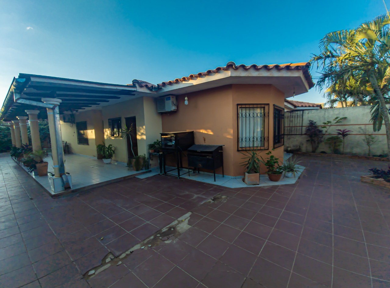 Casa en VentaZona sur barrio urb Palma real santos dumont 6to anillo Foto 6