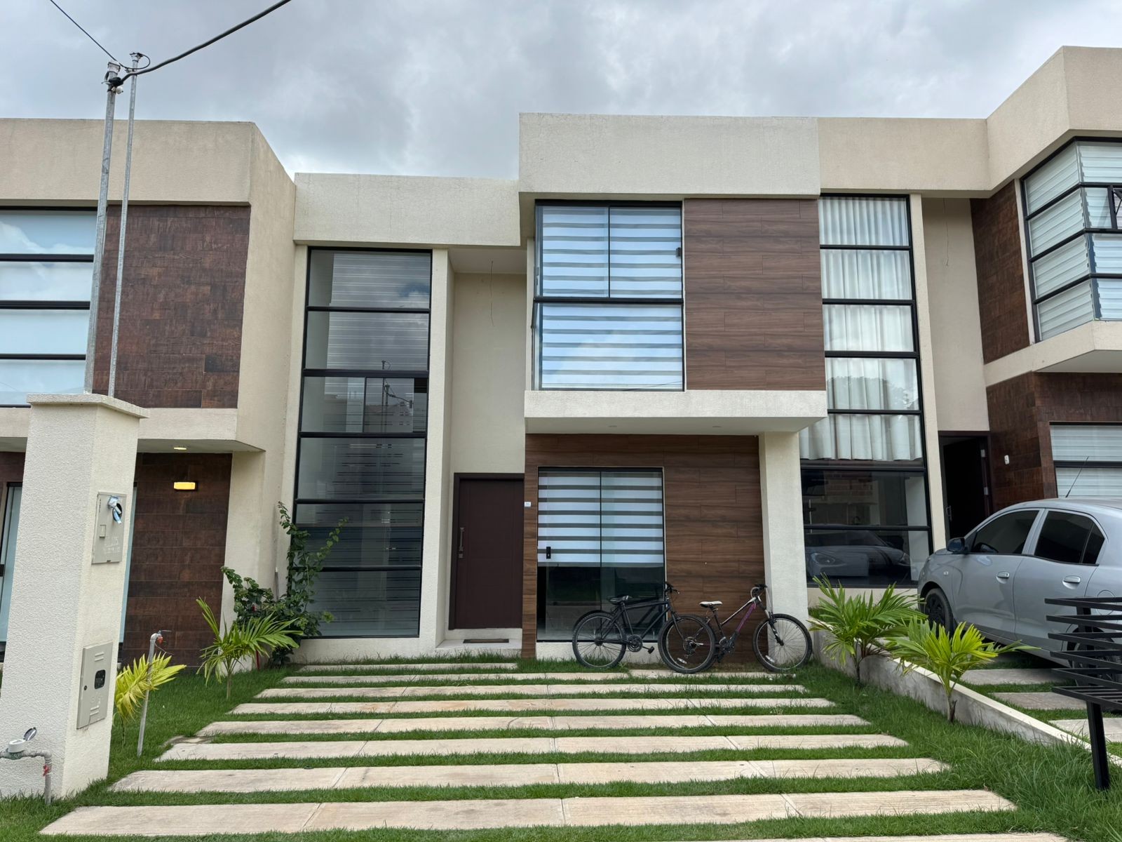 Casa en VentaCondominio Los Parques III, Urubo 3 dormitorios 3 baños 2 parqueos Foto 2