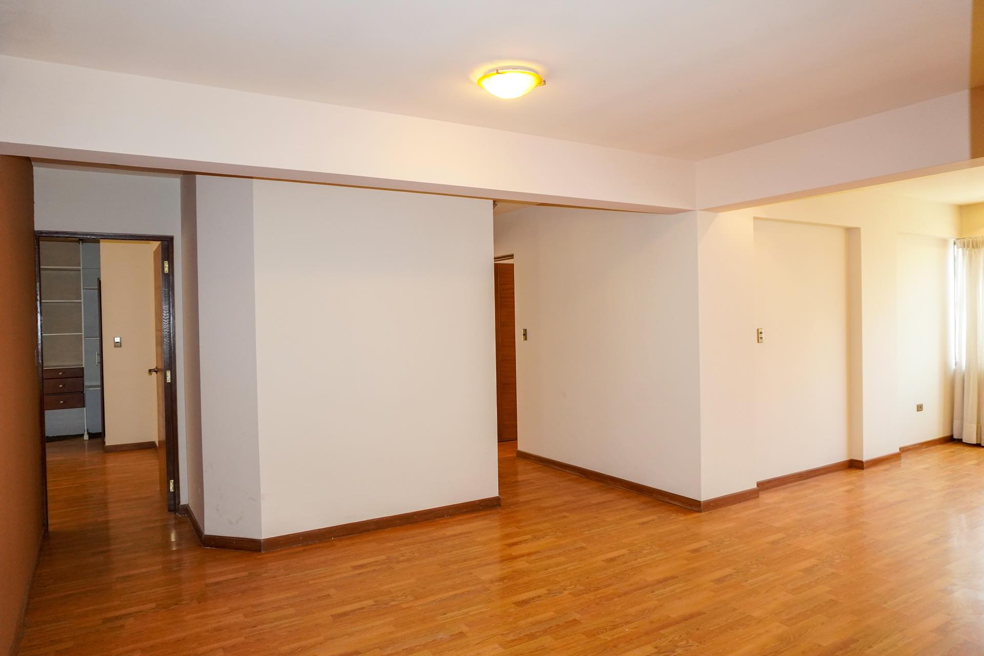 Departamento en VentaEDIFICIO TARIJA, CALLE TUPAC AMARU- ZONA CALA CALA 3 dormitorios 4 baños 1 parqueos Foto 22