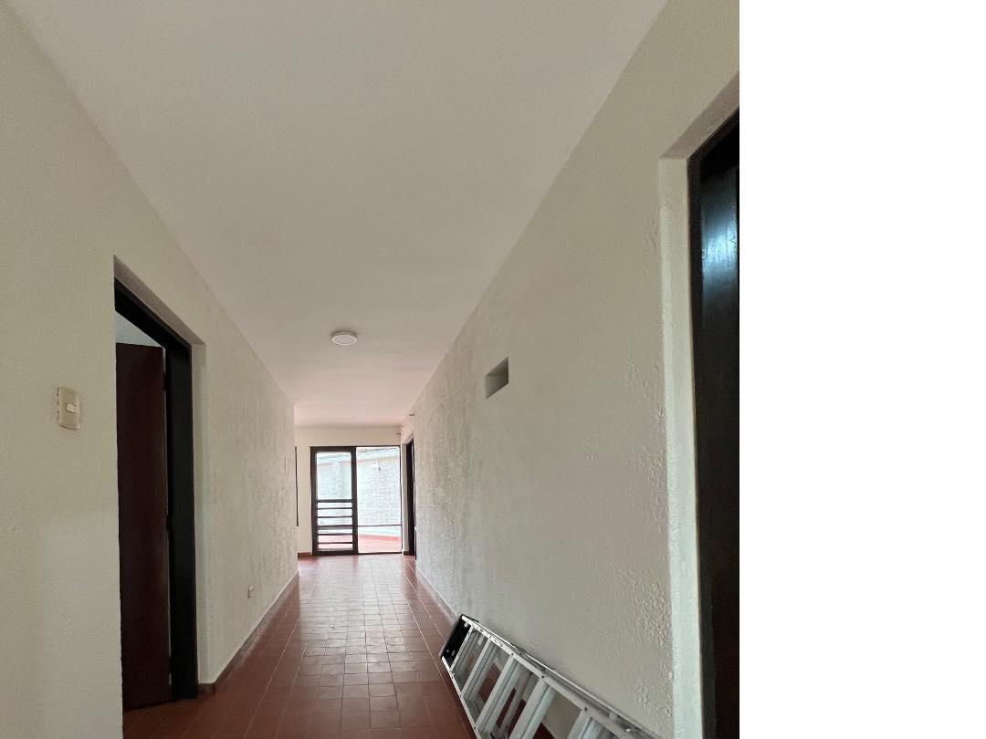 Casa en Entre 3er y 4to anillo Oeste en Santa Cruz de la Sierra 6 dormitorios 3 baños 4 parqueos Foto 8