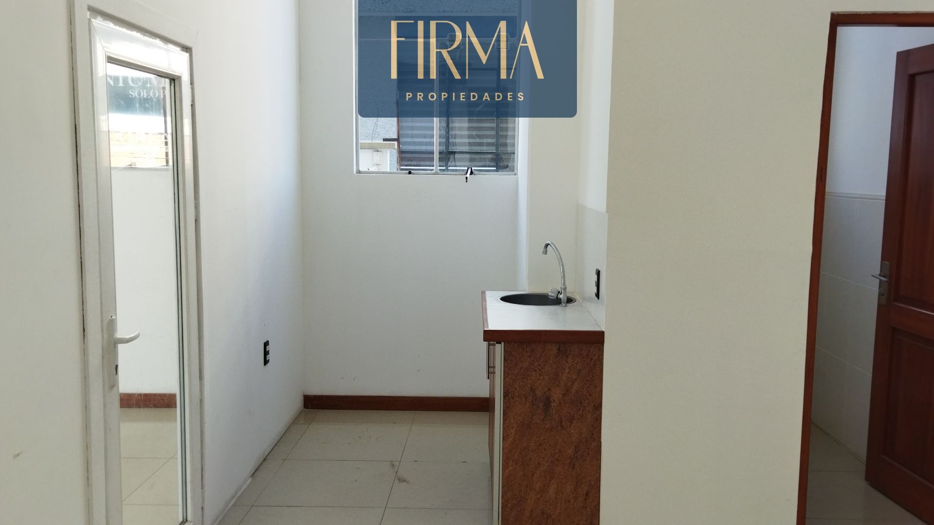 Local comercial en Calacoto en La Paz  2 baños  Foto 4