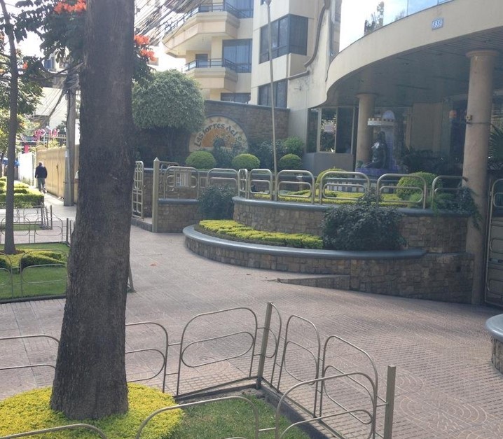 Departamento en VentaEdificio Torres del Sol, Av. Ballivian 838 entre Oruro y Ramón Rivero 2 dormitorios 3 baños 1 parqueos Foto 48