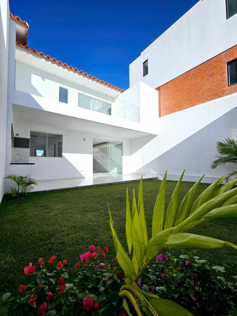 Casa en Urubó en Santa Cruz de la Sierra 3 dormitorios 4 baños 2 parqueos Foto 8