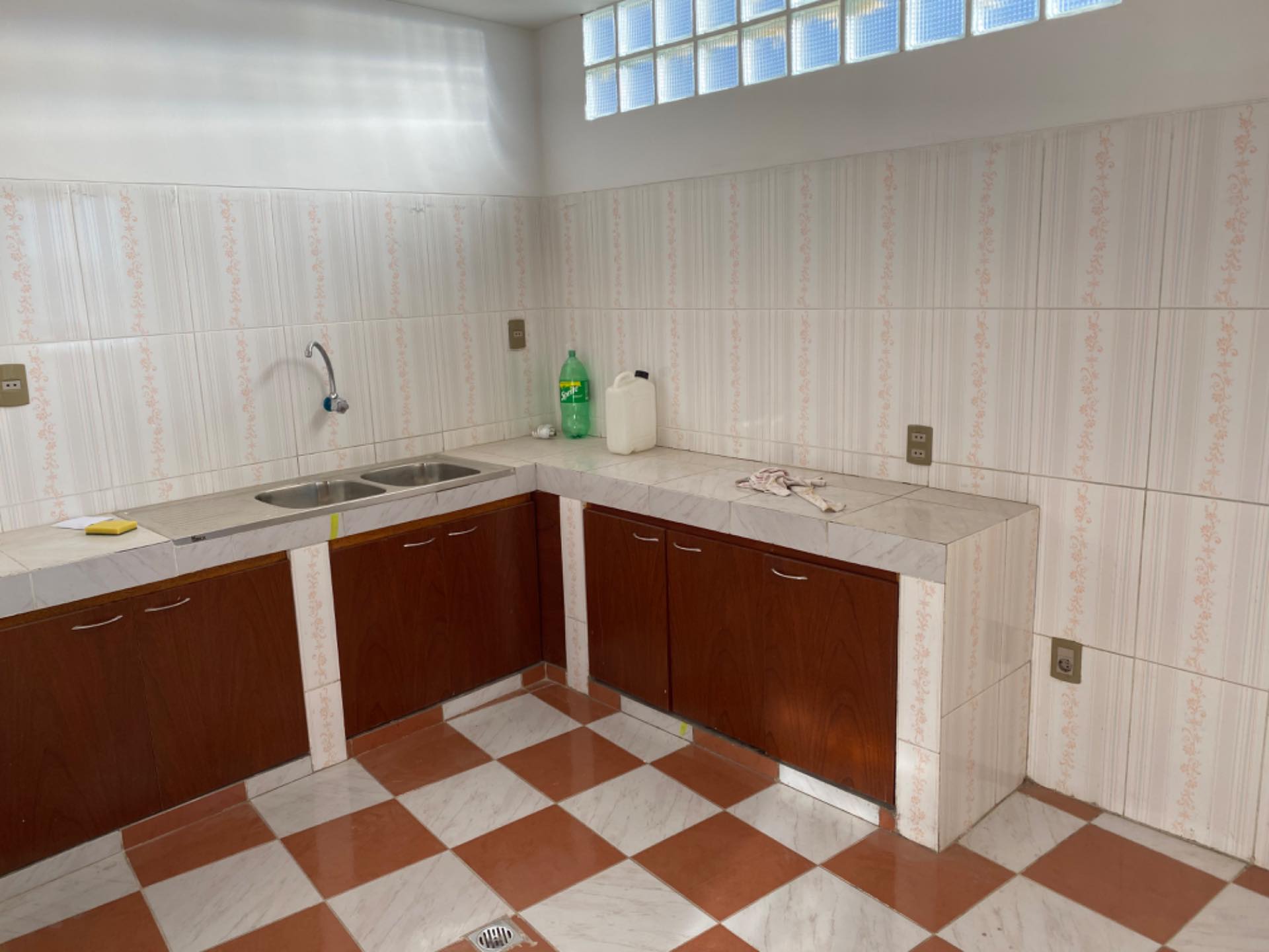 Edificio en VentaALTO SAN PEDRO   CALLLE: JORGE DE LÁ REZA #1581   27 dormitorios 13 baños 10 parqueos Foto 11