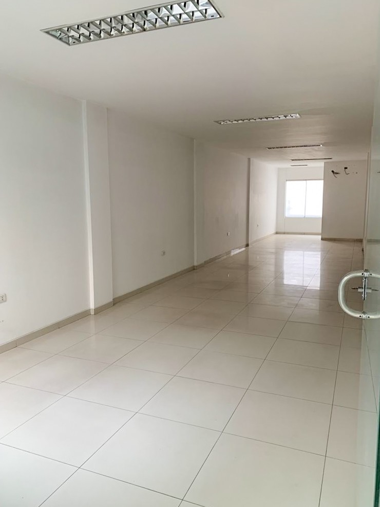 Local comercial en VentaJuan de Garay Av. Velarde Diagonal Starbucks  3 baños  Foto 6