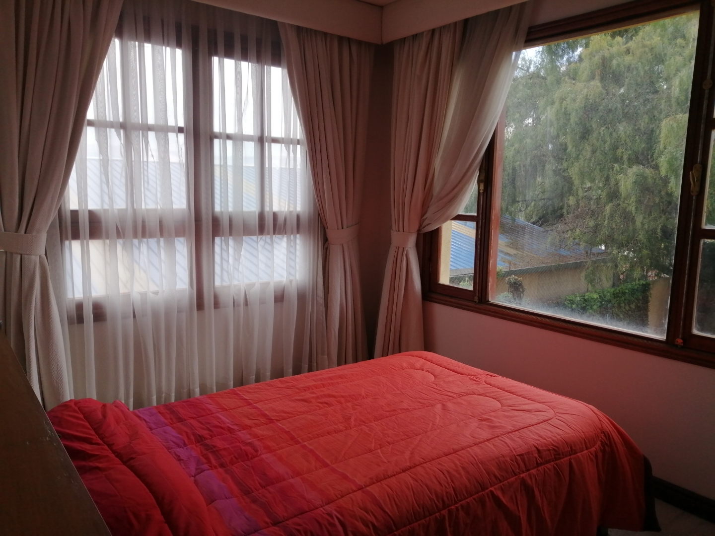 Casa en Cota Cota en La Paz 4 dormitorios 5 baños 2 parqueos Foto 13
