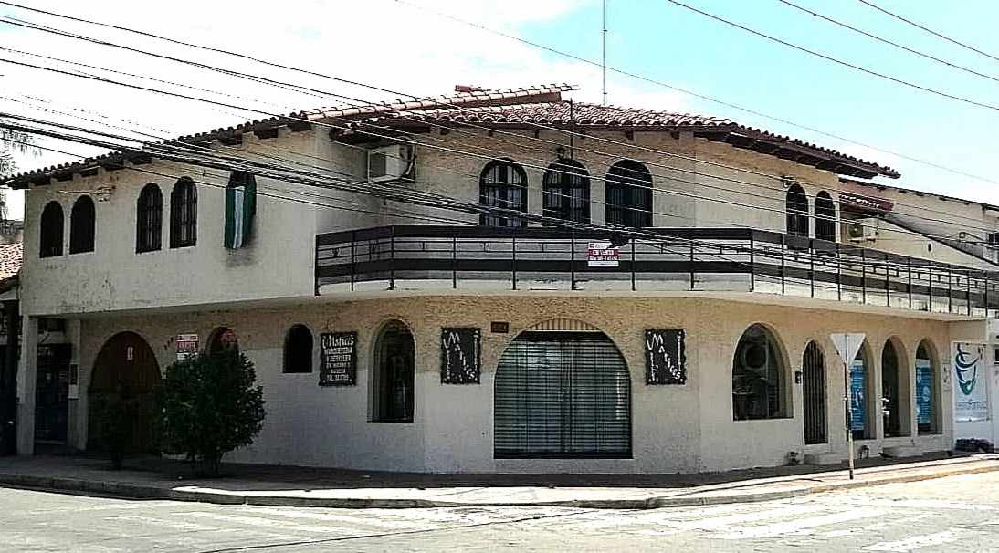 Casa en VentaCalle 21 de Mayo entre Rafael Peña y Cuellar. 3 dormitorios 3 baños 2 parqueos Foto 1