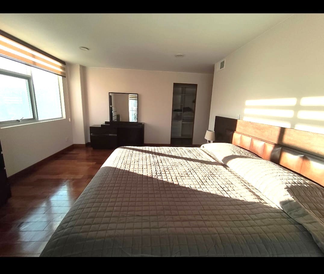 Departamento en Calacoto en La Paz 3 dormitorios 5 baños 1 parqueos Foto 2