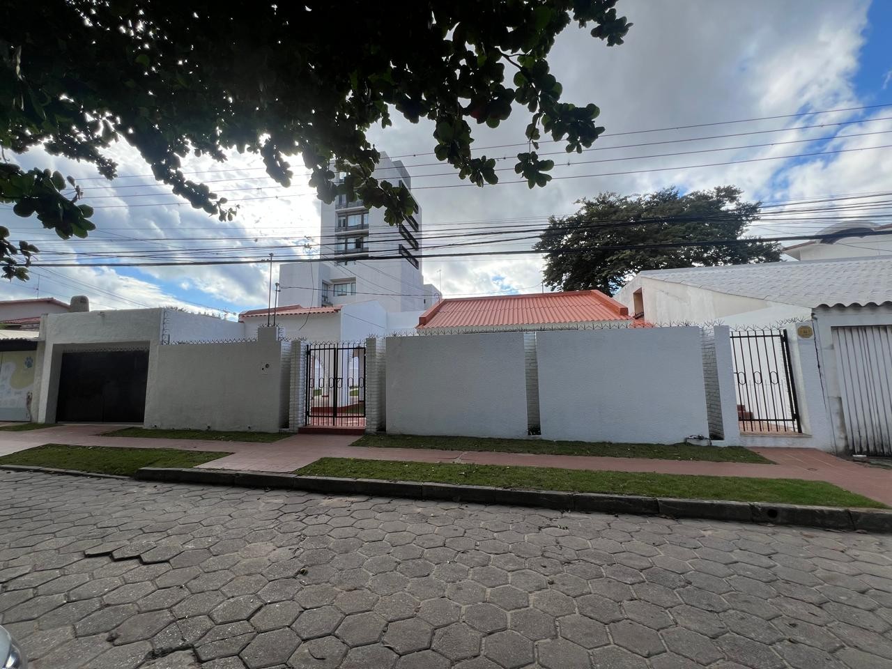 Casa en Equipetrol en Santa Cruz de la Sierra 3 dormitorios 3 baños 5 parqueos Foto 9