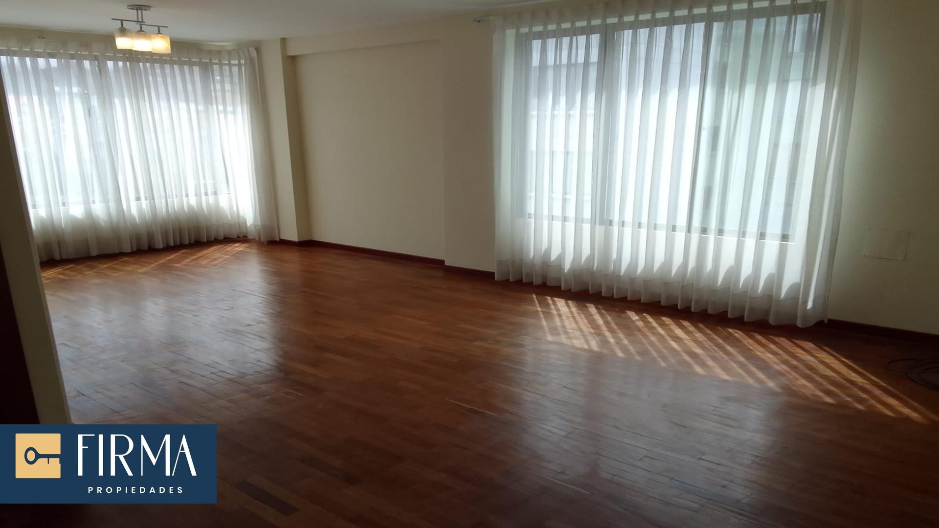 Departamento en Los Pinos en La Paz 3 dormitorios 4 baños 1 parqueos Foto 21