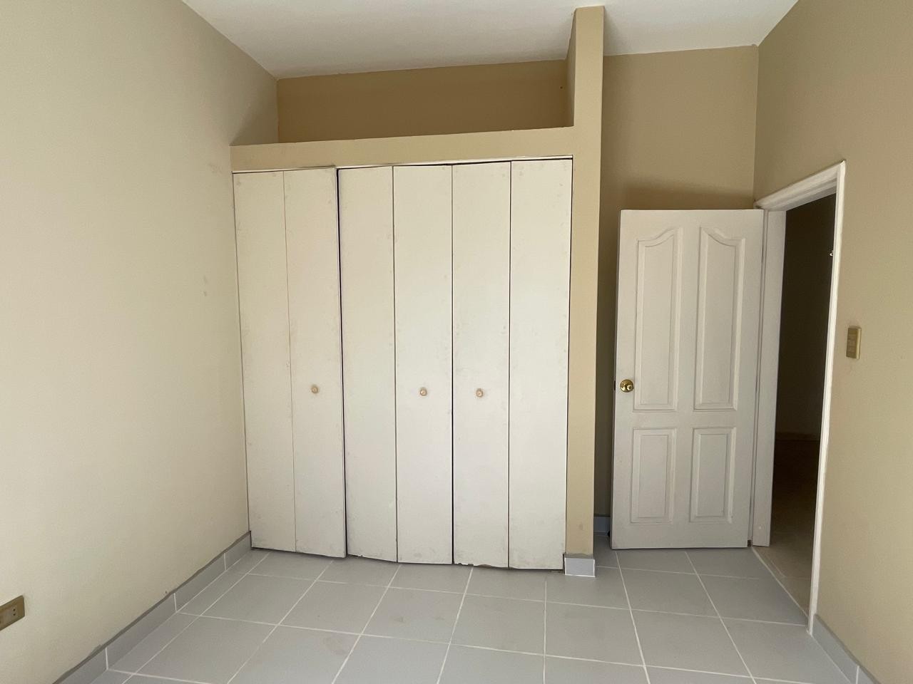 Casa en Entre 6to y 7mo anillo Norte en Santa Cruz de la Sierra 4 dormitorios 4 baños 3 parqueos Foto 9