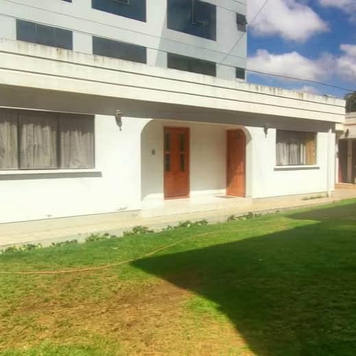 Casa en VentaIrpavi 7 dormitorios 5 baños 3 parqueos Foto 2