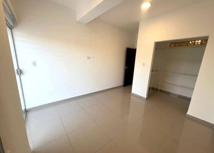 Departamento en AlquilerEntre 2do y 3er anillo, canal Isuto (A 3 minutos de EQUIPETROL) Foto 2