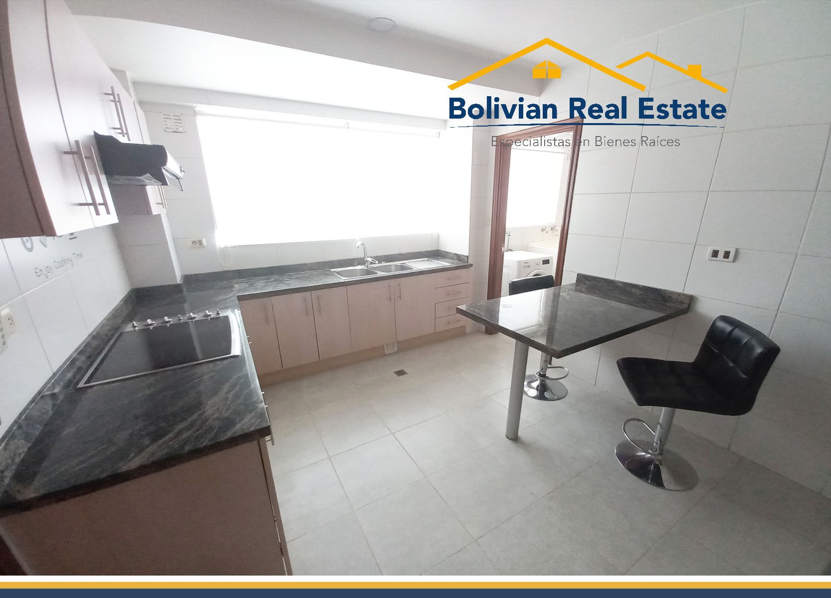 Departamento en AlquilerCALACOTO, Av. BALLIVIAN, TE OFRECEMOS UN  SOLEADO DEPARTAMENTO AMOBLADO EN ALQUILER 4 dormitorios 3 baños 1 parqueos Foto 4
