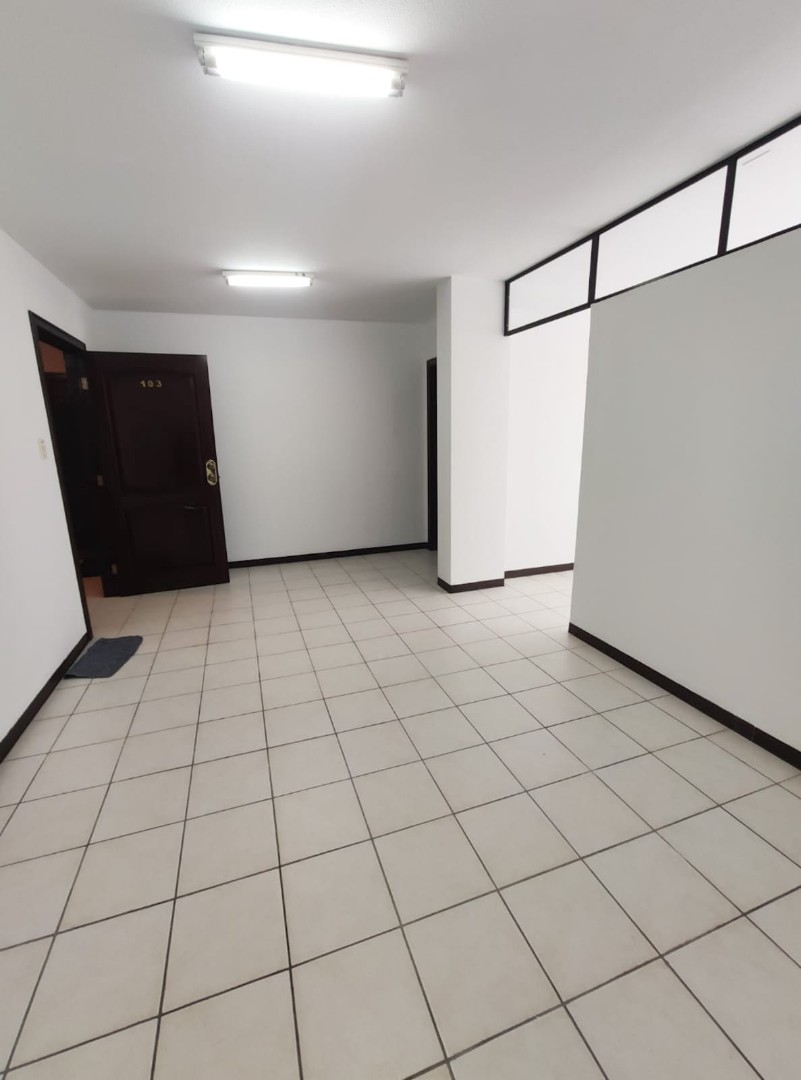 Oficina en Los Pinos en La Paz 1 dormitorios 1 baños  Foto 3