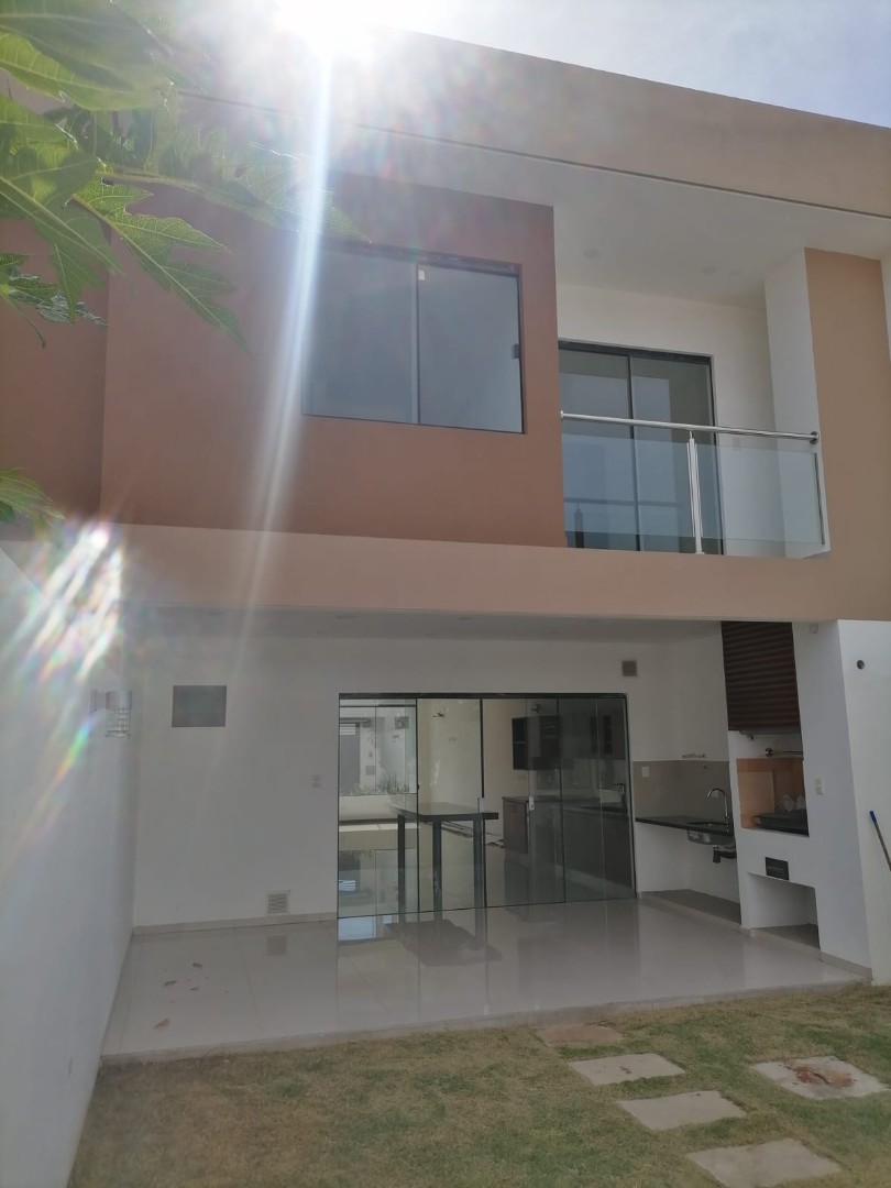 Casa en VentaCALLE FCO BERNACHI  entre Av. Centenario y Av. Roca Coronado 3 dormitorios 3 baños 2 parqueos Foto 6