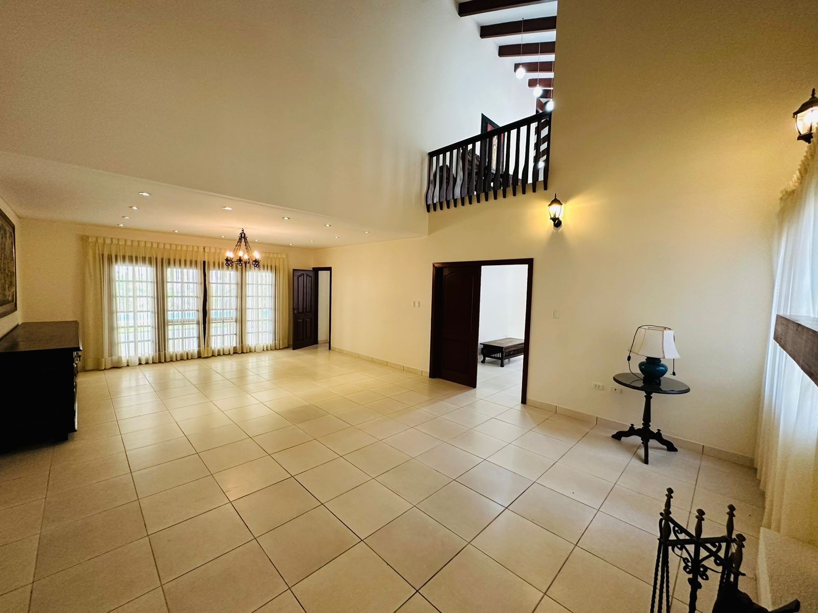 En Alquiler a $us 2,700 Foto 18