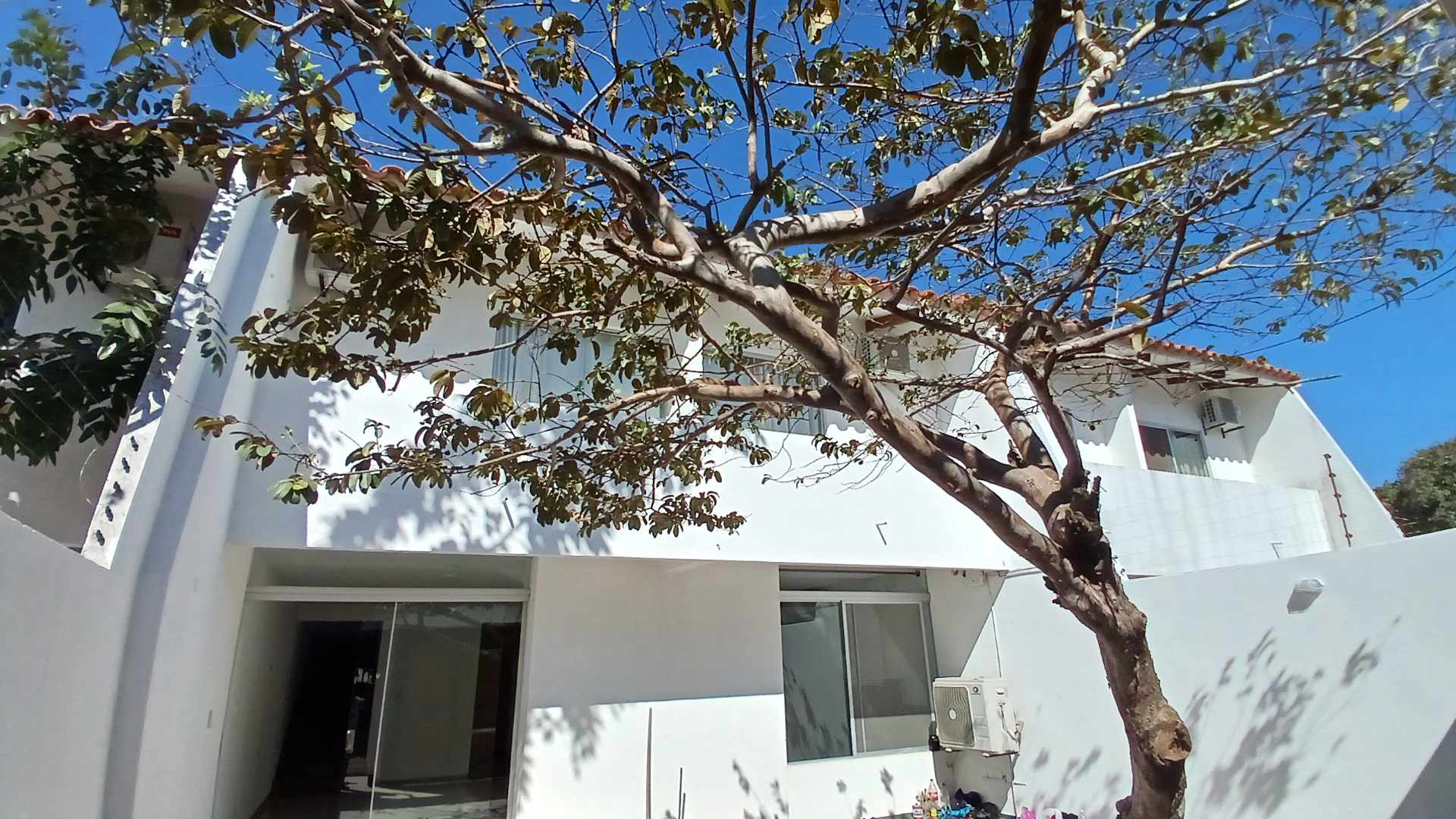 Casa en AlquilerAV. BANZER (6º y 7º Anillo)📍 Ubicación: Detrás del Hipermaxi Foto 1