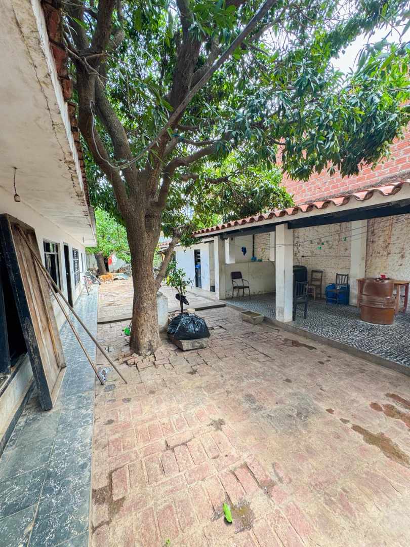 Casa en VentaZona este Avenida Brasil entre 2do y 3er anillo 5 dormitorios 3 baños 2 parqueos Foto 6