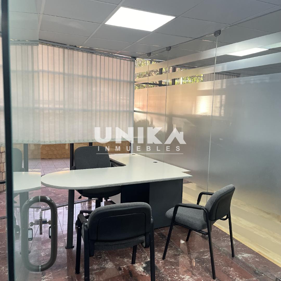 Oficina en AlquilerAMPLIA OFICINA SOLEADA EN LA MEJOR UBICACIÓN , ASCENSOR PRIVADO 4 AMBIENTES , SALA DE REUNIÓN. Foto 16