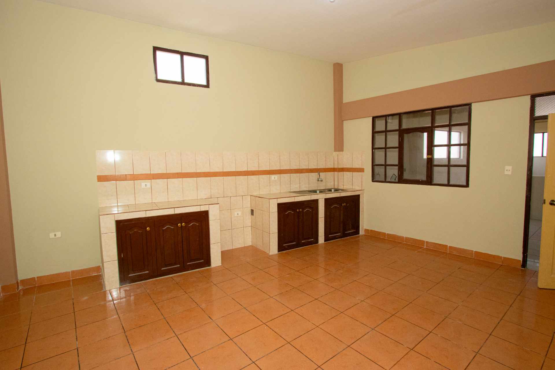Casa en Colcapirhua en Cochabamba 7 dormitorios 5 baños 3 parqueos Foto 12