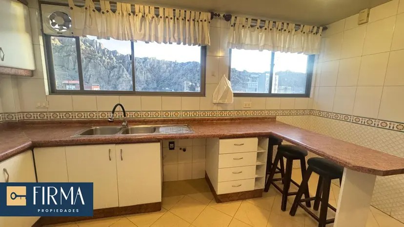 Departamento en AlquilerCalle 21 de calacoto Foto 3