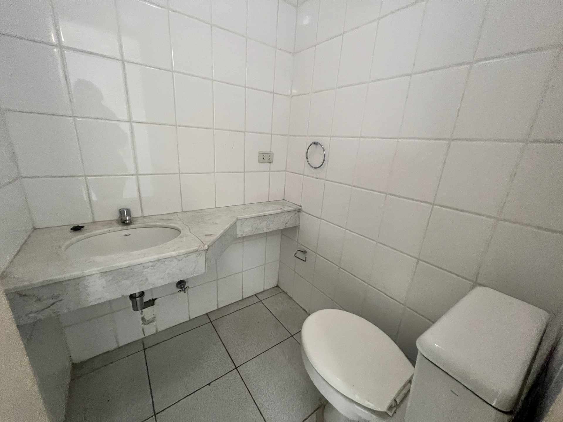 Oficina en AlquilerAV IRALA, entre calle La Paz y Cochabamba 7 dormitorios 5 baños  Foto 7